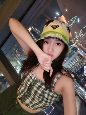 关晓彤清爽俏皮自拍照图图片_2