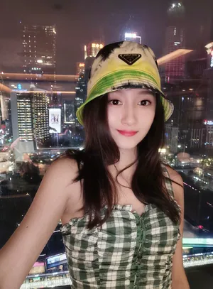 关晓彤清爽俏皮自拍照图图片_3