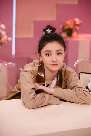林允《亲爱的结婚吧》丸子头图片_4