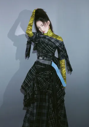 孟美岐冷艳时尚大片写真图片_6