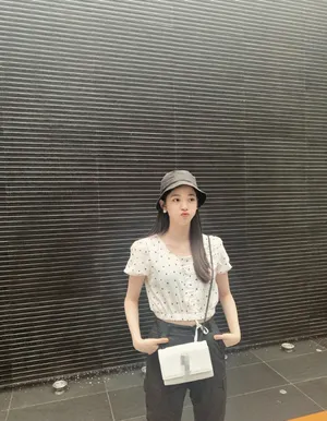 欧阳娜娜俏皮嘟嘴生活照_6