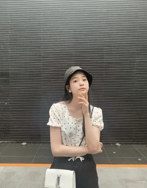 欧阳娜娜俏皮嘟嘴生活照_7