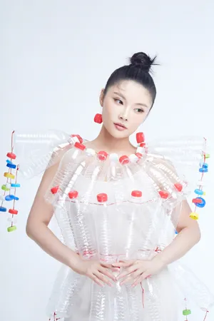 徐冬冬矿泉水瓶装性感图片_3