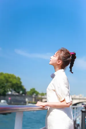 吴谨言《青春环游记》法国站图片