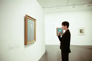 赖艺休闲小西装帅气公益活动照图片_2