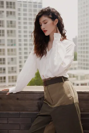 何穗简约干练街拍图片