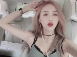 吴宣仪粉嫩少女色甜美自拍照_1