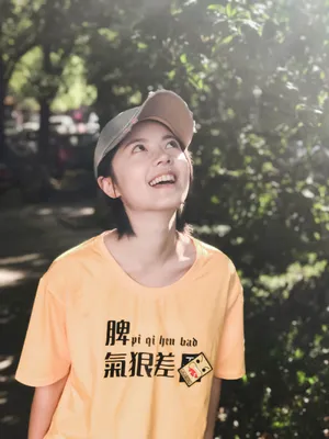 赵今麦俏皮私服写真图片