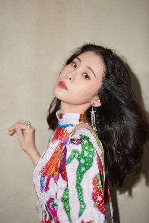 张碧晨飘逸灵动写真图片_2