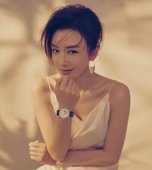 演员秦岚为红秀杂志写真图片_2