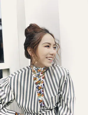 邓紫棋复古少女风写真图片