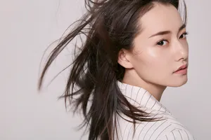 柴碧云复古质感性感写真图片