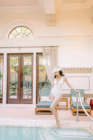 温雅夏日复古希腊风性感图片_4