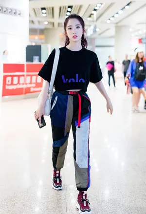 孟美岐酷美机场街拍图片_3