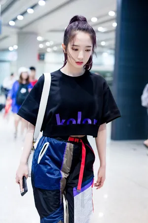 孟美岐酷美机场街拍图片_5