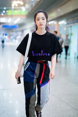 孟美岐酷美机场街拍图片_7