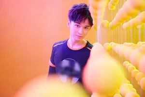 董子健品牌活动照帅气写真图片