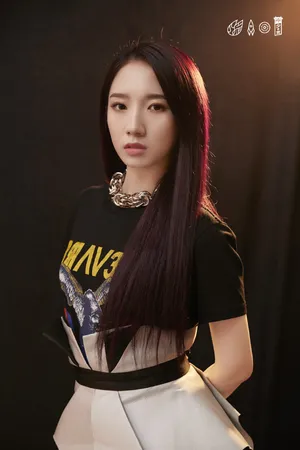 孟美岐性感朋克造型写真图片_5