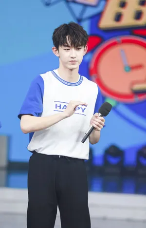 郭俊辰快乐大本营帅气图片_9