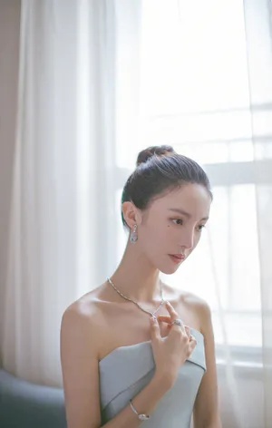 金晨优雅大气活动写真图片_7