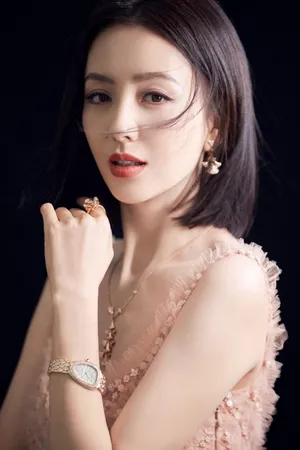 佟丽娅裸色长裙清新淡雅写真图片_8