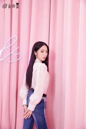 孟美岐粉色系酷美写真图片
