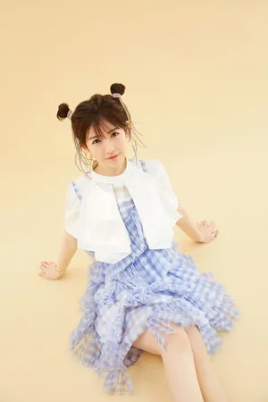 赖美云丸子头可爱甜美写真图片_3