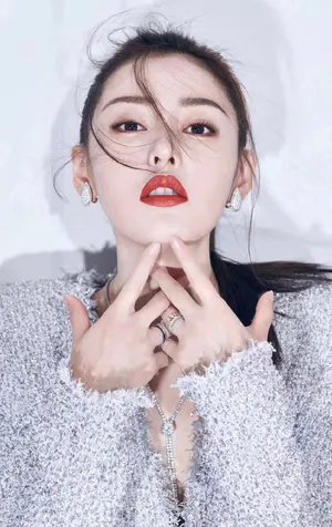张天爱性感深v时尚写真大片_1