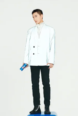杨洋芭莎男士杂志封面大片_6