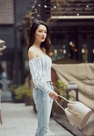 李沁淡雅美丽街拍图片