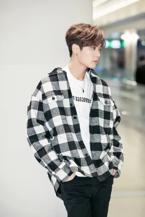 林彦俊帅气儒雅写真图片_2