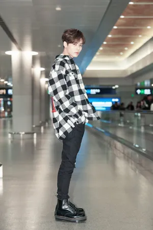 林彦俊帅气儒雅写真图片_5