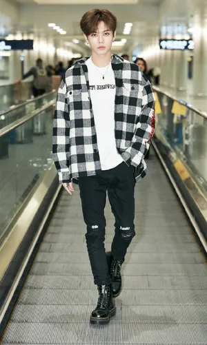 林彦俊帅气儒雅写真图片_6