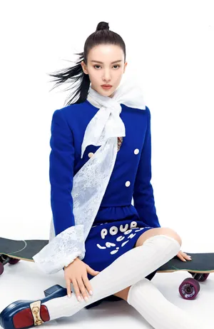 金晨《时尚芭莎》魅力写真大片_2