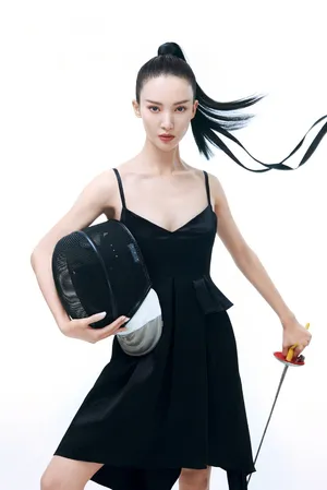 金晨《时尚芭莎》魅力写真大片_5