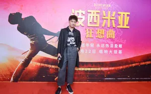 演员耿乐帅气活动照图片