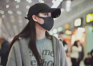 欧阳娜娜宽松休闲风街拍图片_2