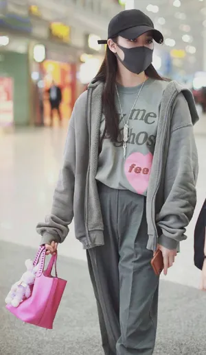 欧阳娜娜宽松休闲风街拍图片_3