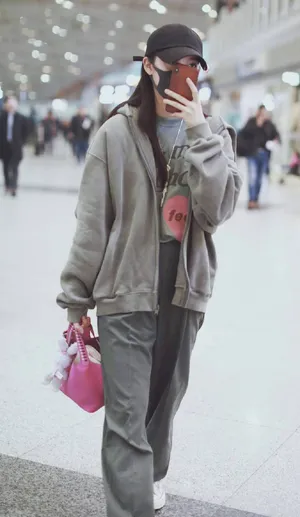 欧阳娜娜宽松休闲风街拍图片_5