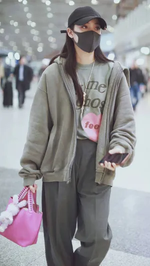 欧阳娜娜宽松休闲风街拍图片_6