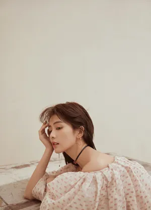 白鹿乖巧性感写真图片