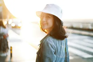 黄圣依唯美光影街拍图片_4