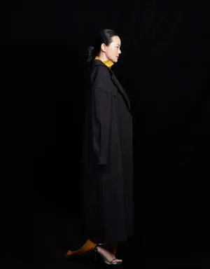 咏梅知性黑白写真图片_2