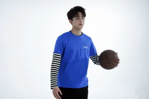 吴磊帅气洒脱写真图片_1