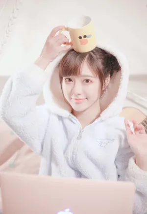 石雪婧俏皮可爱美女私房写真