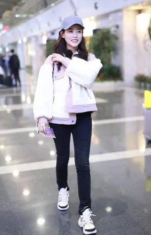 祝绪丹可爱甜美机场照图片