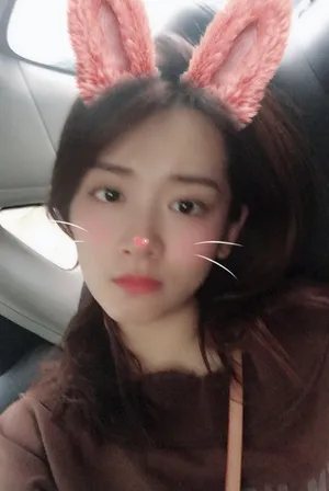 陈昊宇可爱俏皮自拍照图片_4