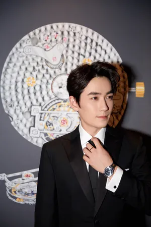 朱一龙正装look儒雅绅士图片_4