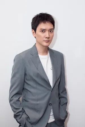 冯绍峰儒雅帅气活动照图片_2