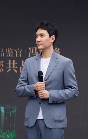 冯绍峰儒雅帅气活动照图片_3